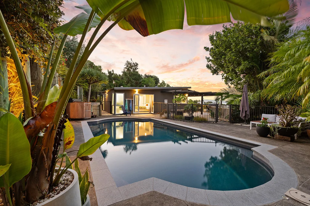 Stanmore Bay 4房  Must Sell! Unmissable Coastal Views + Pool