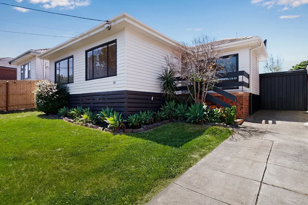 Spacious Family Living in a Prime Bulleen Location – Close to Shops, Schools & Transport