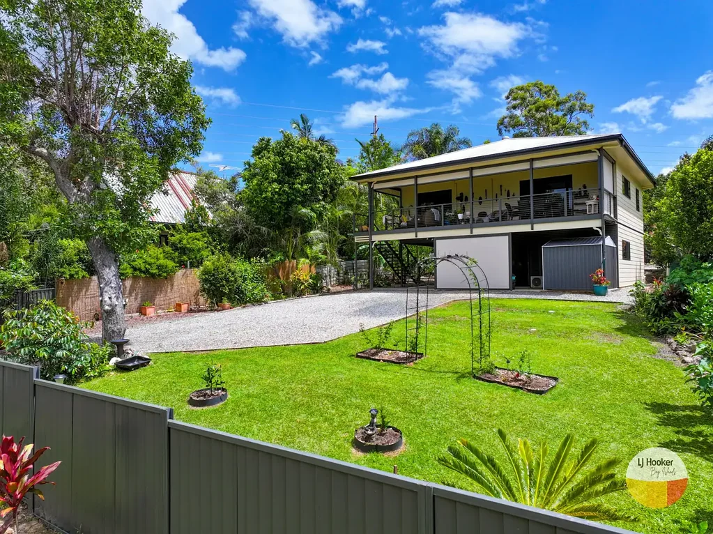 Russell Island 3房 北部优越位置 步行至购物码头 双层独立空间 水景露台太阳能 节能舒适奢居 Stylish, Sustainable Living in a Sought-After Northern Pocket