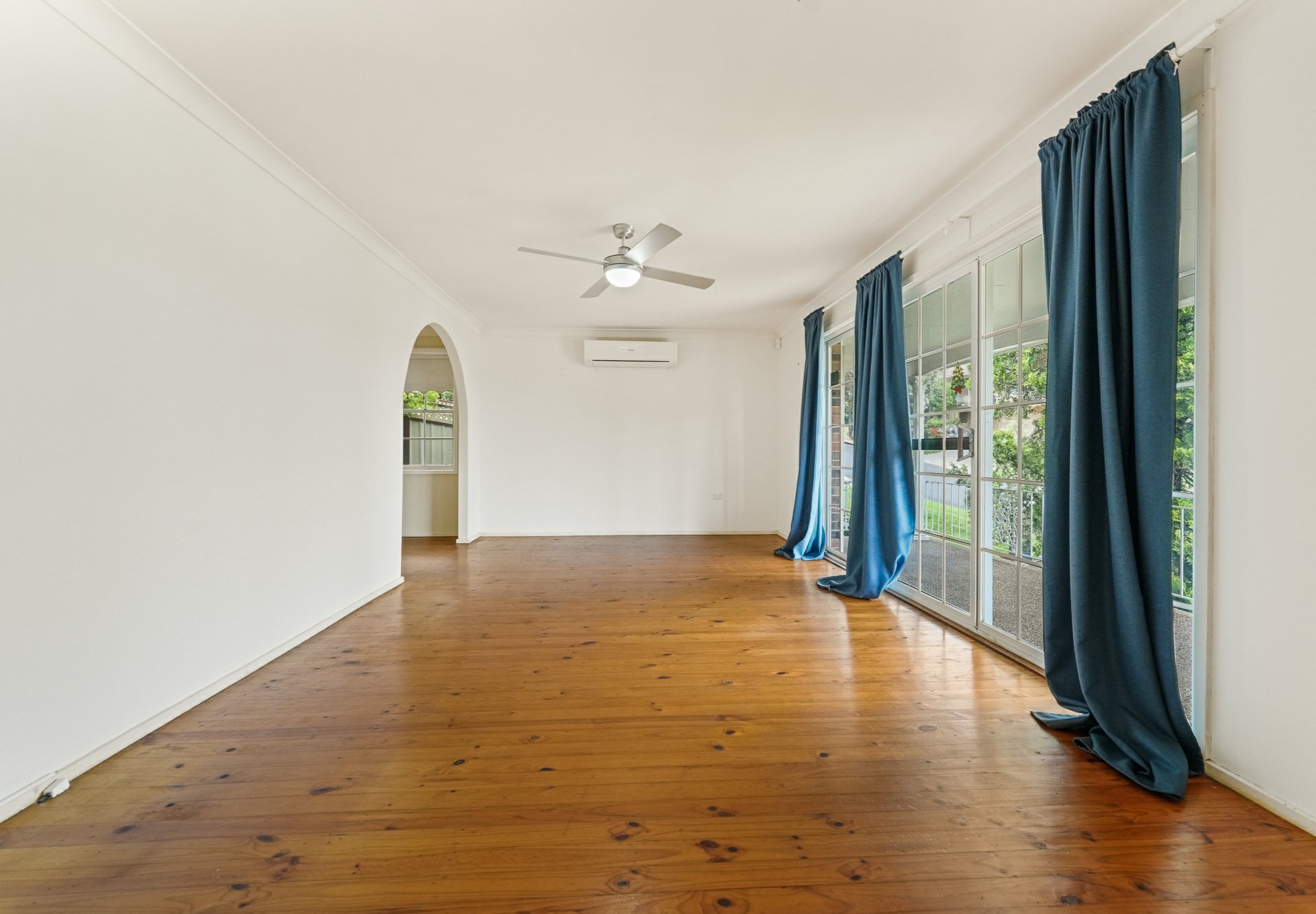 11 MENINDEE AV, LEUMEAH NSW 2560, 0 chambres, 0 salles de bain, House