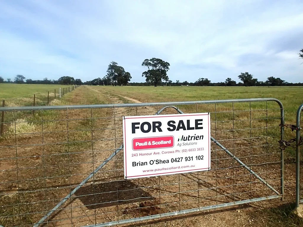 Carlyle  ESCAPE TO THE COUNTRY, 617 POLICE PADDOCKS ROAD CARLYLE.