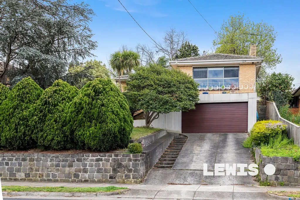 Oak Park 2 Bedroom Light Filled with Splendid Elevated Views