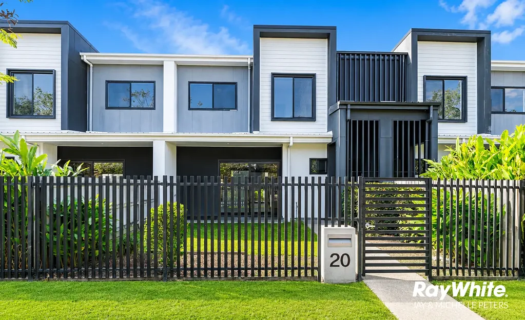Newport 4غرفة نوم Four-Bedroom Strata Free Townhome Offering Spacious, Easy-Care Living in a Premium Newport Locale