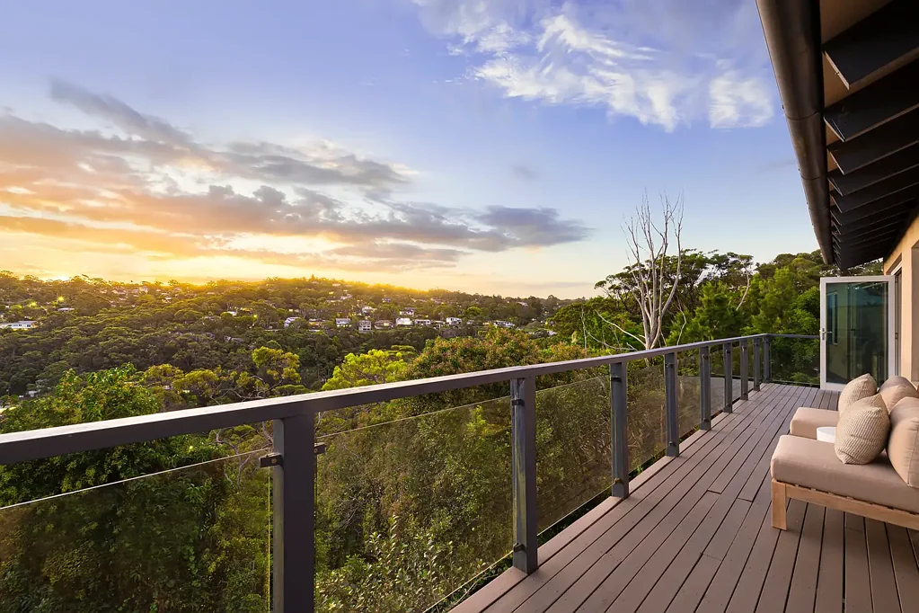 North Narrabeen 4Moenga Sunlit family retreat in a peaceful North Narrabeen pocket
