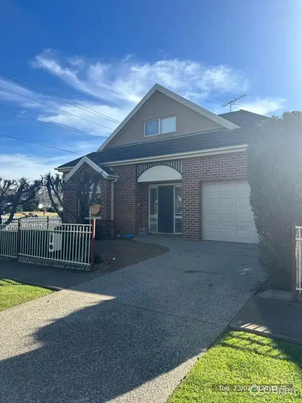 Stylish 3-Bedroom Townhouse in Prime Central Werribee Location!