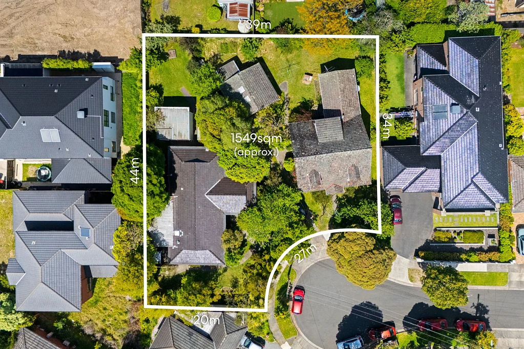Mount Waverley 7房 稀有双宅联售 1549平米巨地 七卧四卫奢配 宁静庭院私享 顶级学区环绕 潜力无限增长 Dual Residence Opportunity in a Blue-Chip Pocket