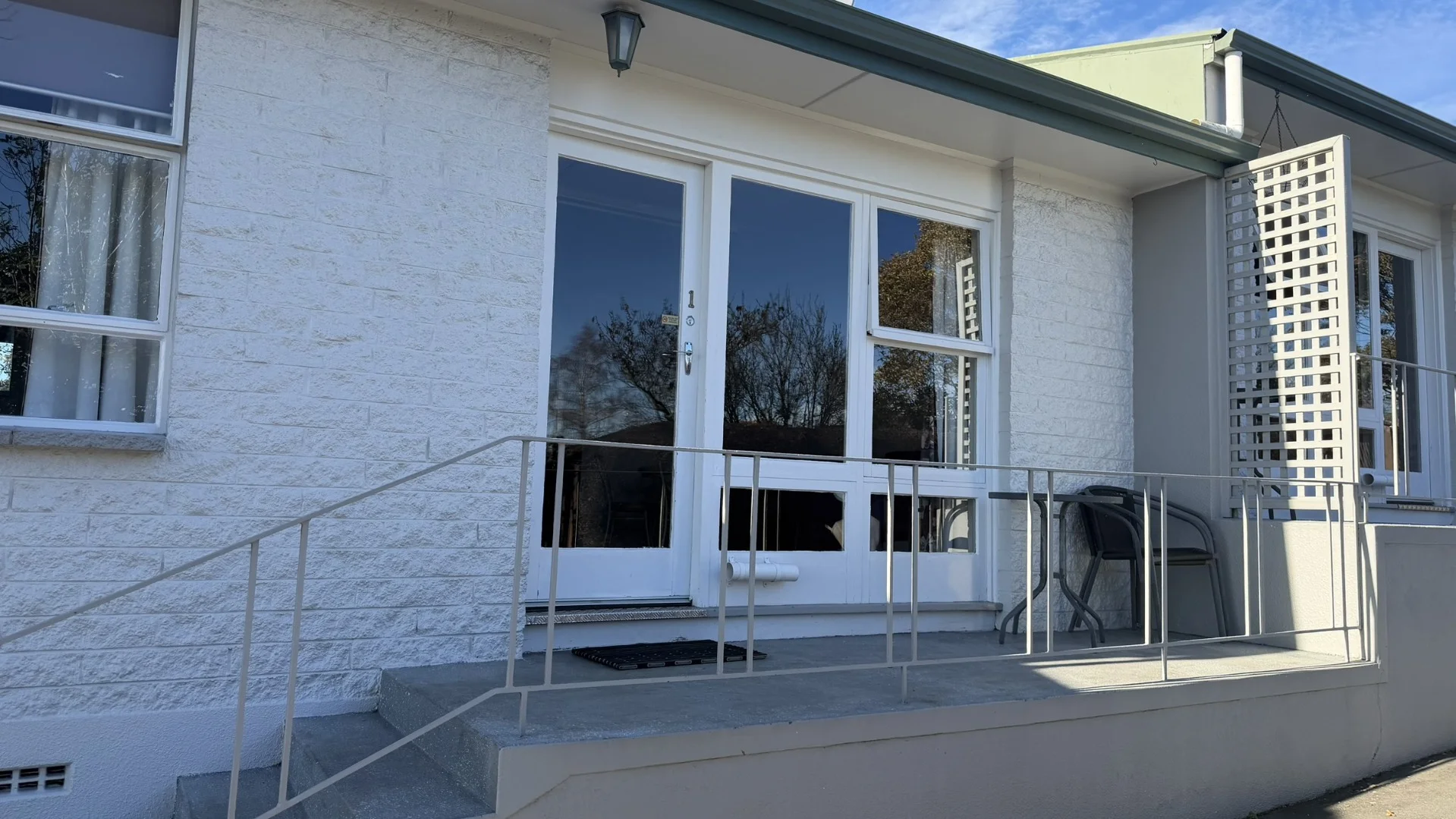 Charming Two-Bedroom Unit Near C-Bay