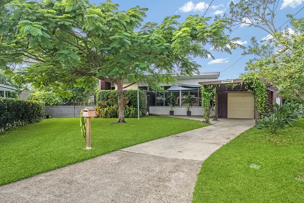 Albany Creek 3Kwarto A Unique Opportunity: Uncover This Rare Gem-The Ultimate Low-Set Home Nestled on a Spacious, Flat 898m² Block