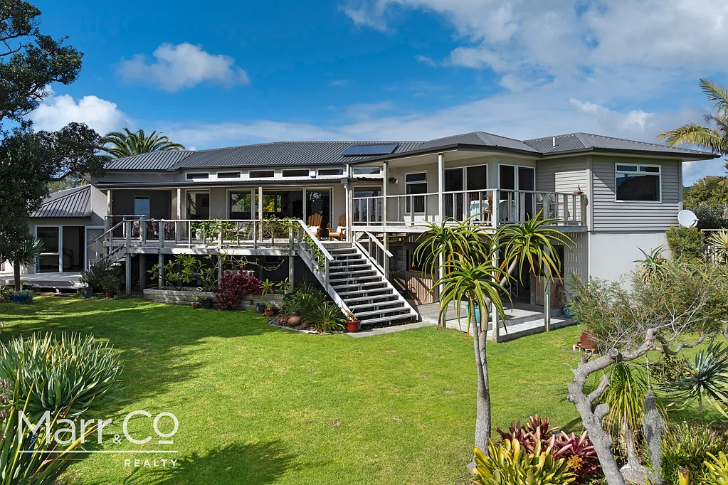 Ahipara 4房  Coastal Elegance with Sea Views & Golf Course Fron