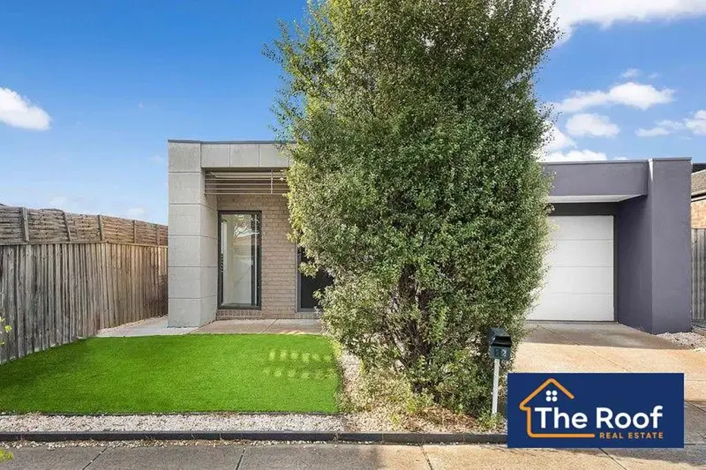 !! Prestigious Home In Moorookyle Avenue of Tarneit with Solar Electricity!!