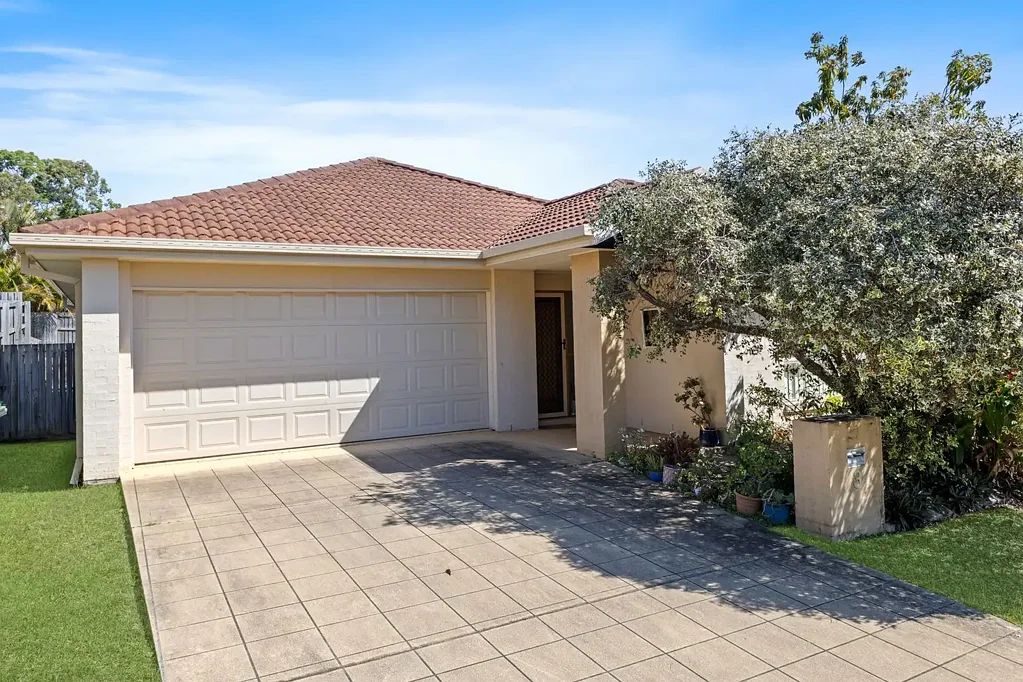 North Lakes 4 Bedroom Beautifully Maintained 4-Bedroom, 2-Bathroom Family Home – 3 Senior Close, North Lakes