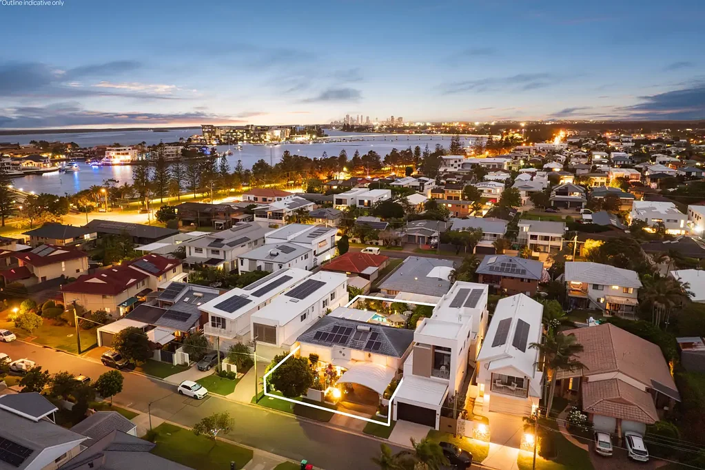 12 Shoveller Avenue, Paradise Point, QLD 4216