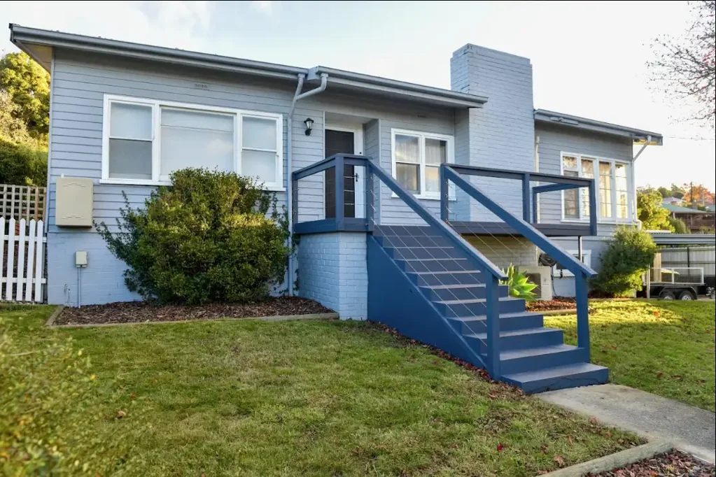 Trevallyn 3침실 Stylishly Updated Home Offering Light, Space and Lifestyle Convenience