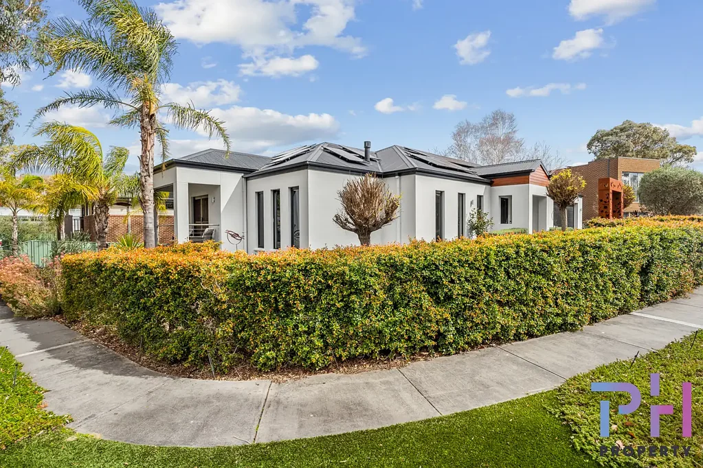 Strathdale 5Moenga TIMELESS & VERSATILE IN A PREMIER LOCATION
