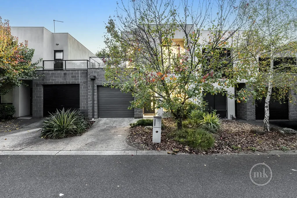 Greensborough 2房 低维护生活 两居室设计 环绕花园宁静 社区配套完善 步行可达学校 商圈便利 水罐空调车库 长期价值高地 Stylish Spaces in a Peaceful Pocket