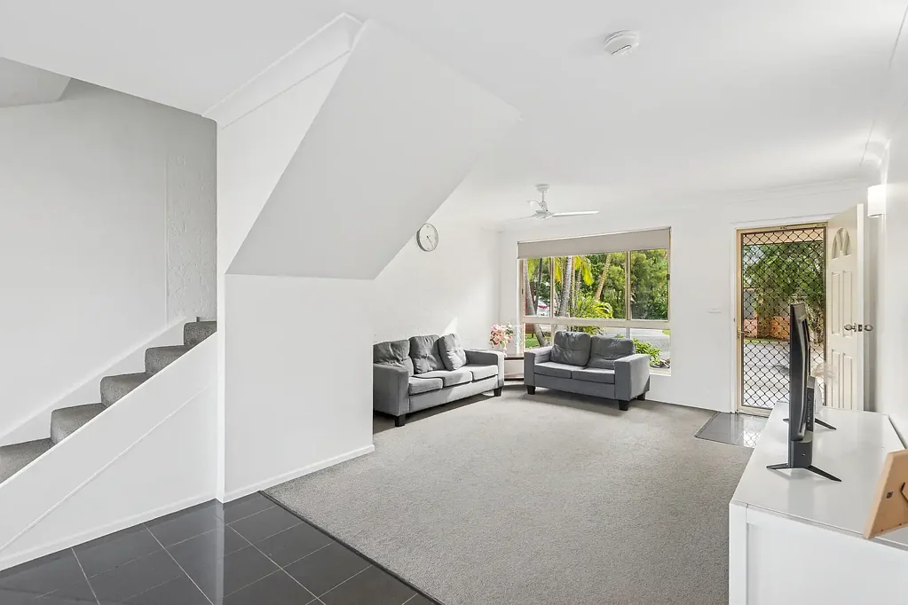 Coffs Harbour 3 Bedroom Stylishly Renovated 3 Bedroom Unit Close To Town