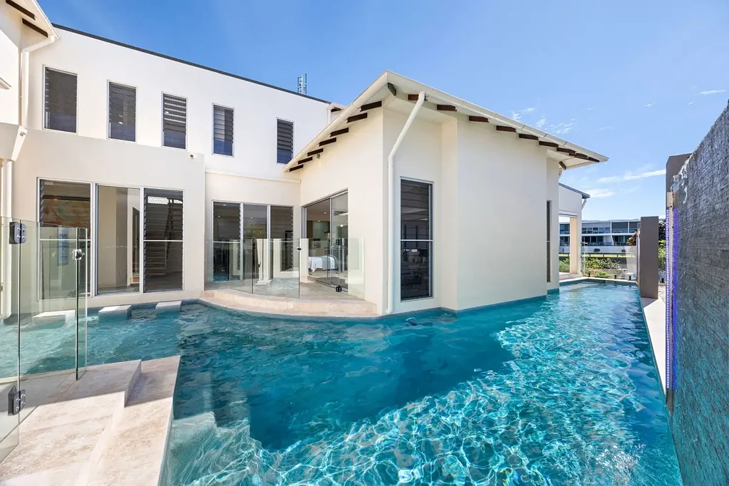 Twin Waters 4房  North-Facing Waterfront Luxury in Twin Waters
