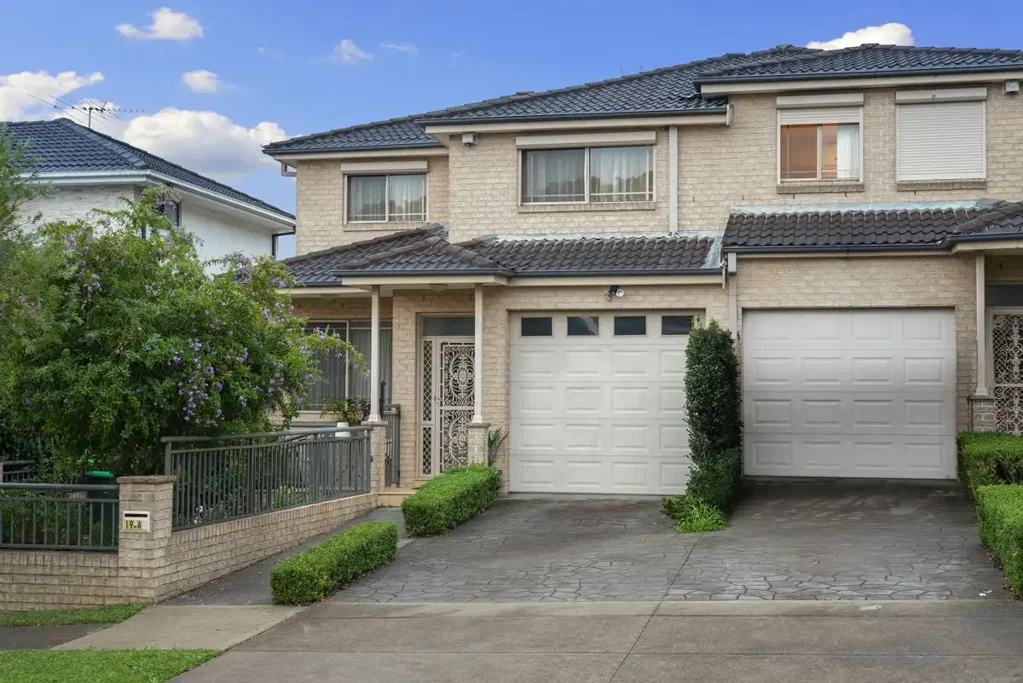 South Wentworthville 3部屋 SUPERB 3 BEDROOM DUPLEX HOME