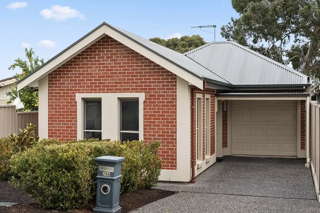 Holden Hill 3Phòng ngủ Beautifully maintained Torrens Title home in great location