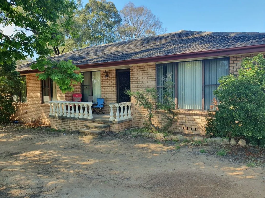 Muswellbrook 3침실 CONVENIENT PARKLAND SETTING ENJOYED BY THIS BIG & ROBUST 3 B/R HOME WITH GENEROUS LIVING SPACES