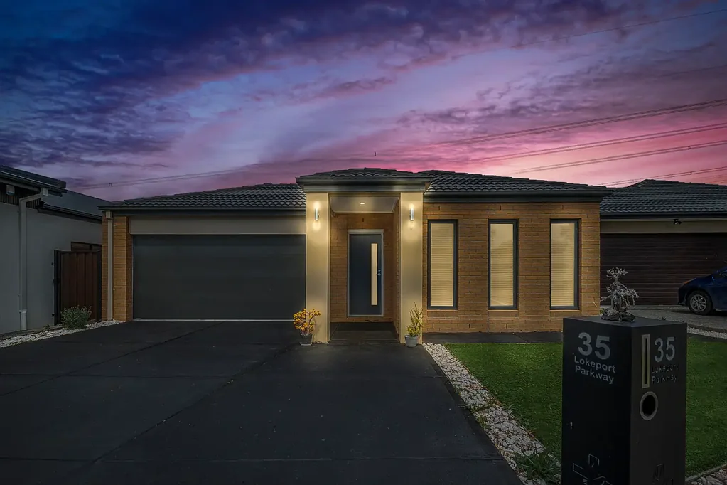 Mickleham 4房 石材台面厨房 开放式起居区 室内外一体景观后院 风管冷暖 双车位车库 太阳能节能 Modern family home | Walking distance to the new Botanical Village Shopping Centre.