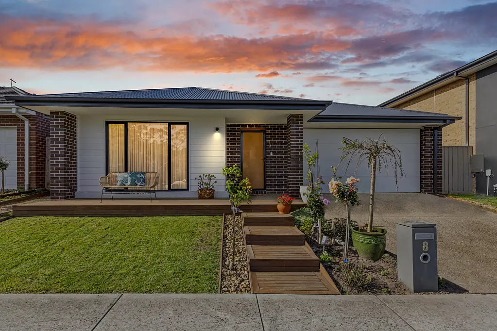 8 Burgess Avenue, Officer, VIC 3809