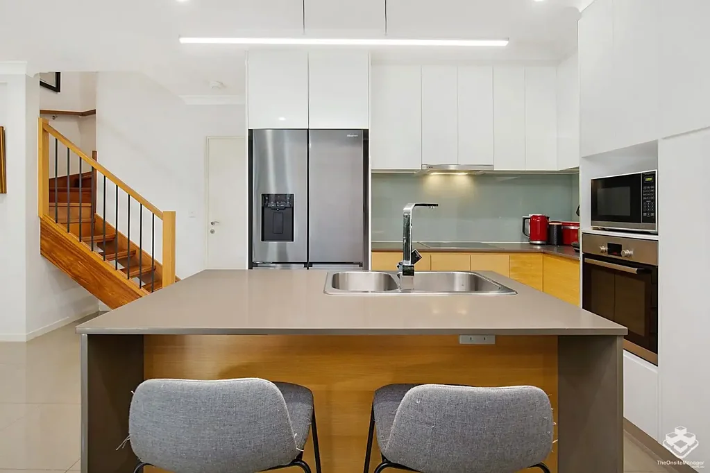 Everton Park 3ਬੈੱਡਰੂਮ For Sale - come through via Carawatha Street