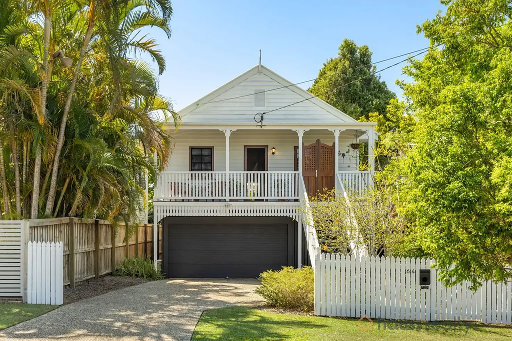 Sherwood 3房 绿树成荫街道 405m²易打理地块 精心翻新住宅 开放式现代空间 Bosch电器 三卧带主卧套 私密后院绿洲 双车库存储空间 学区便利生活 Charming Family Haven with Scope to Expand in Lifestyle Rich Pocket