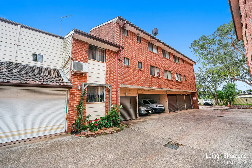 Cabramatta 2બેડરૂમ 2ND FLOOR UNIT 650M TO STATION