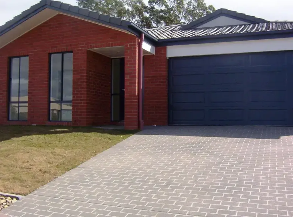 A charming family home that combines comfort and convenience in Parkinson!