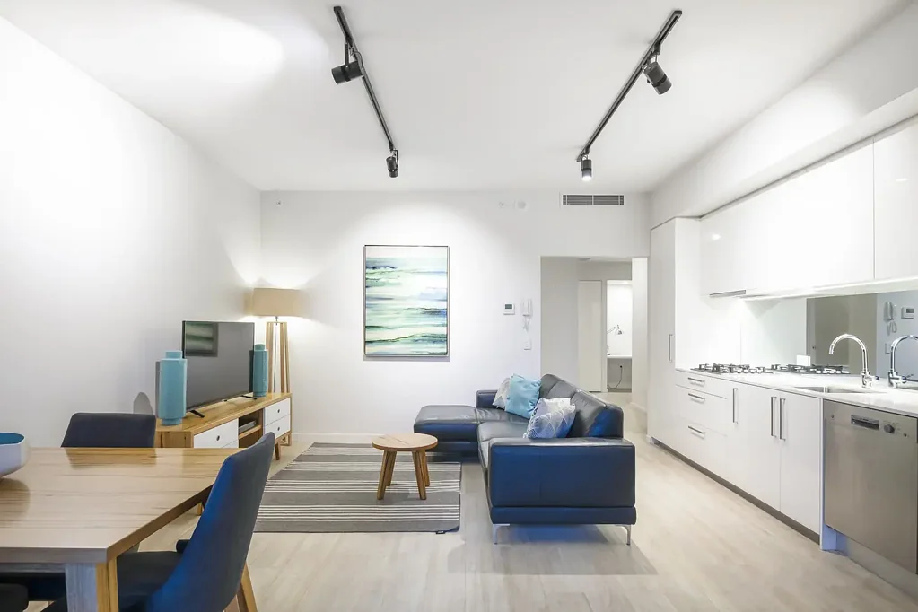 FURNISHED ONE BEDROOM APARTMENT WITH SECURE CAR PARK IN ARENA ON EDMONDSTONE.