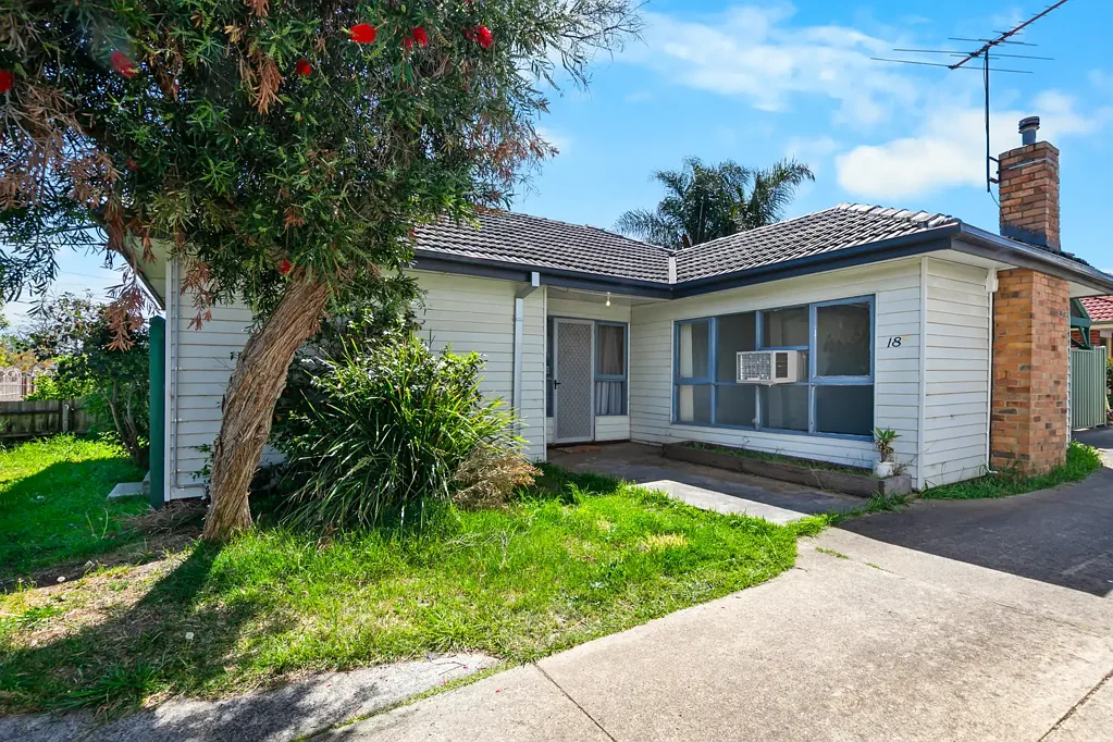 Updated and Low-Maintenance Living in a Prime Lalor Location