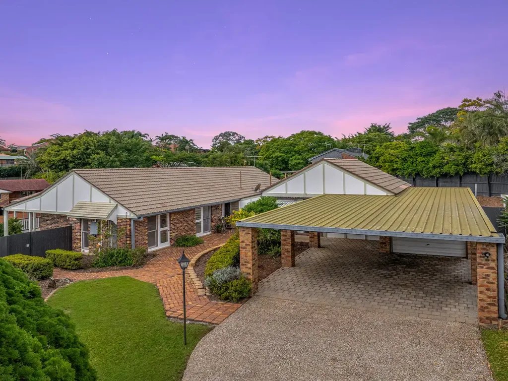 Mount Ommaney 4ਬੈੱਡਰੂਮ Private Family Retreat with Poolside Living in a Quiet Cul-de-Sac