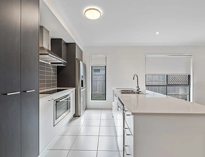 24 Langland Circuit, Walloon, QLD 4306, 4 침실, 2 욕실, House