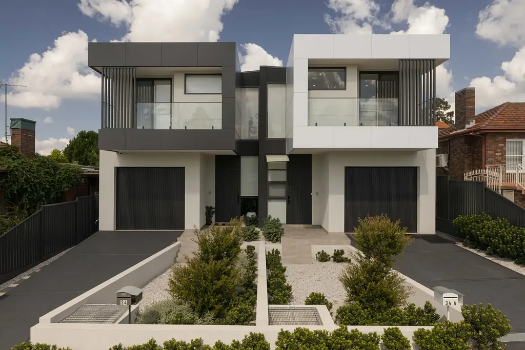 Merrylands 5房 建筑师设计杰作 宽敞起居用餐 高端电器厨房 五卧两主套房 四优雅浴室 景观花园 中央空调 优越地理位置 Designer Family Home in an Unbeatable Central Location
