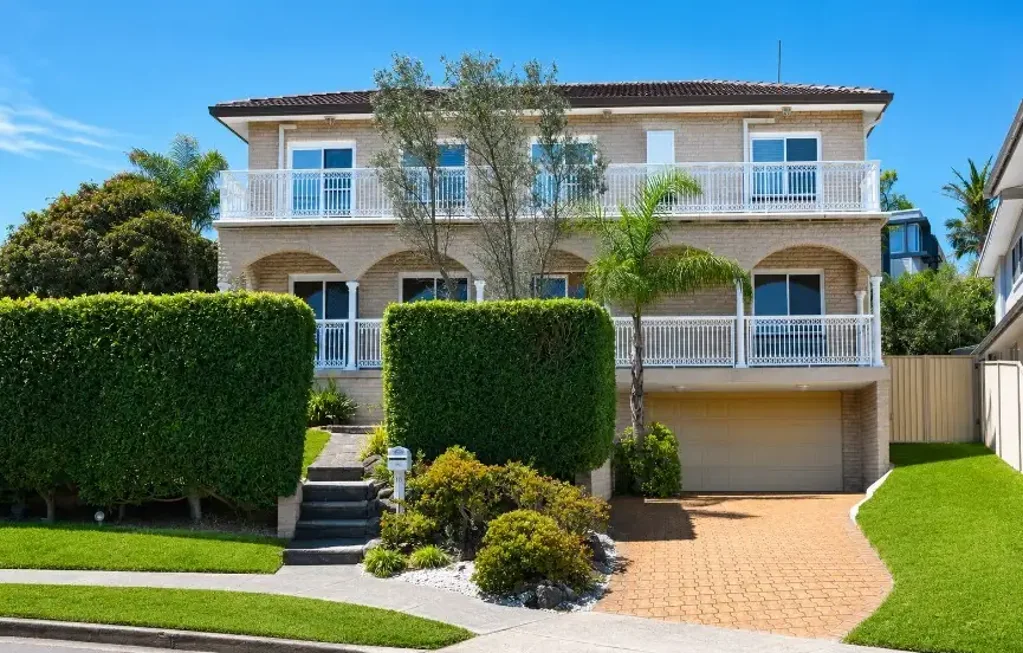 Four Bedroom Family Home with Pool