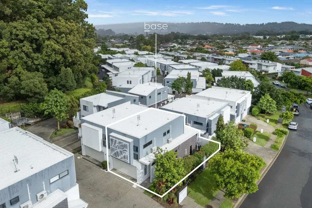 Currumbin Waters 3房  Stylish Residence Offering Comfort, Space & Coastal Convenience