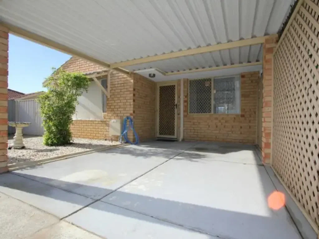 Easy-Care 2-Bedroom Unit in Convenient Rockingham Location