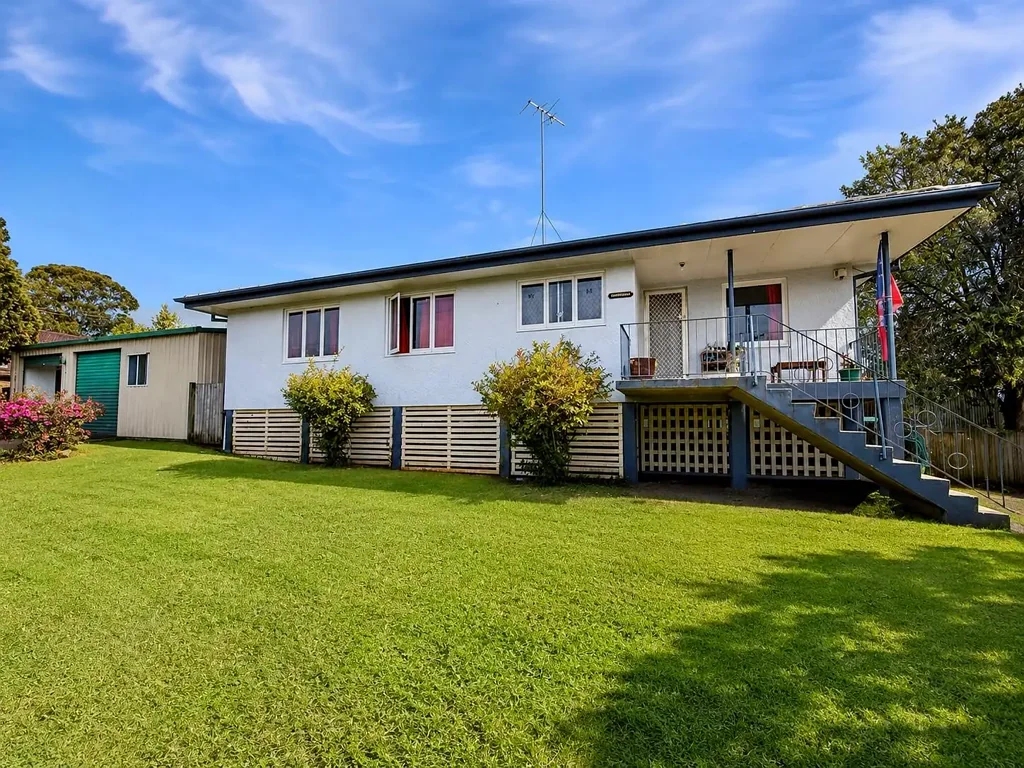 Inala 3房 宽敞住宅，位于大型街角地块 Spacious Home on Large Corner Block