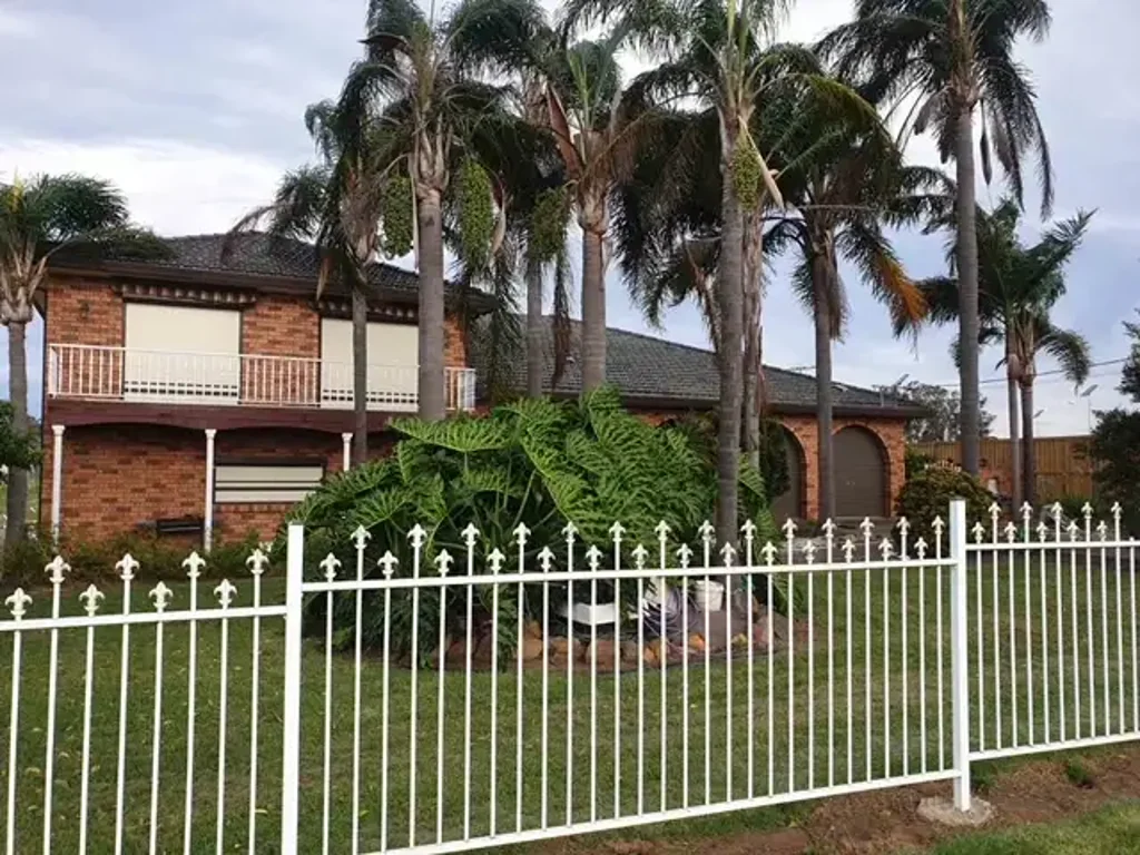 Leppington 占地4.7英亩 优享车站前座 5卧双层雅墅 B7规划区 潜力无限 Rare Opportunity to Own Development Land Site in Leppington