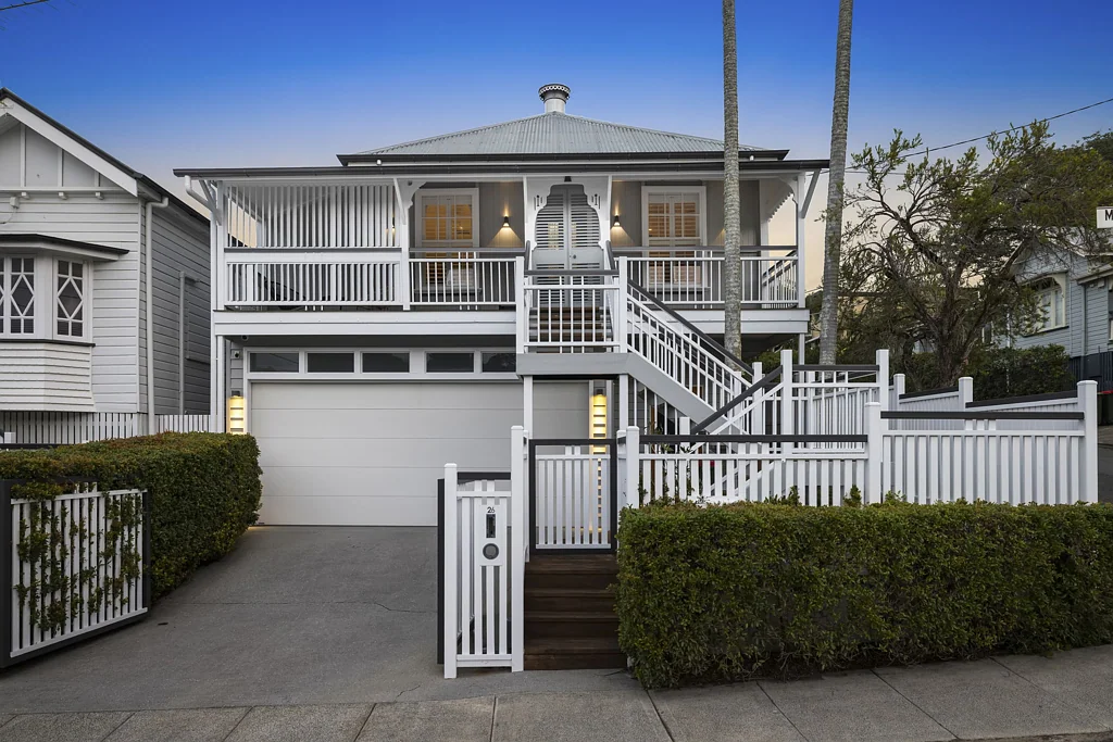 Toowong 6chambre Dual-Living Luxury | Architect-Designed Queenslander with Private Guesthouse
