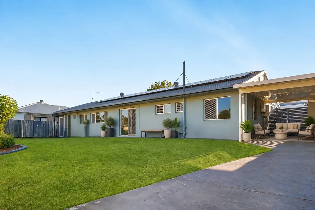 Loganlea 4બેડરૂમ HUGE FRONTAGE - LARGE HOME + TEENAGER'S RETREAT