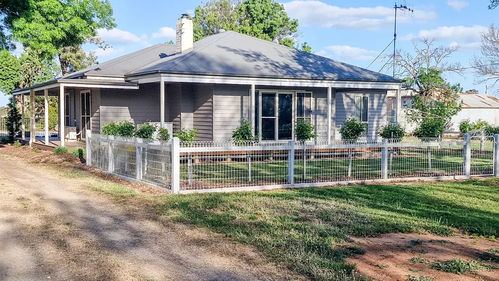 Numurkah Modern Country-Style Retreat on 2 Acres - Space, Style & Serenity