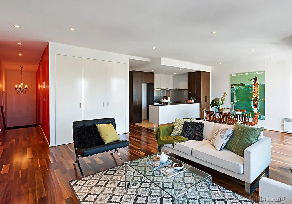 Spacious Top‑Floor Apartment in Prime Fitzroy Location