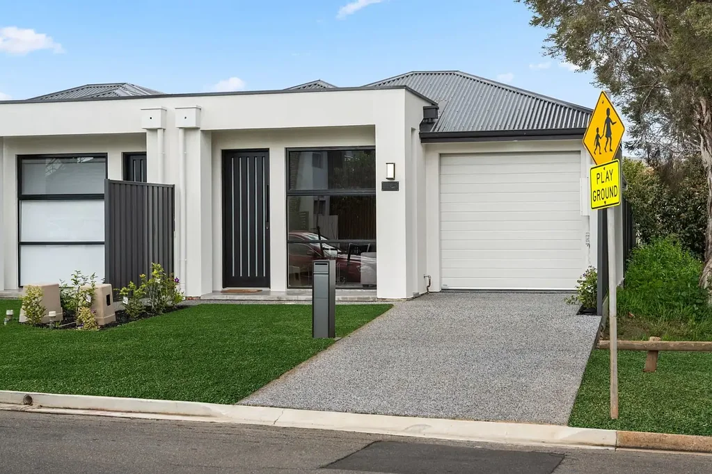 Newton 3Habitaciones Thoughtfully Designed for Effortless Modern Living.