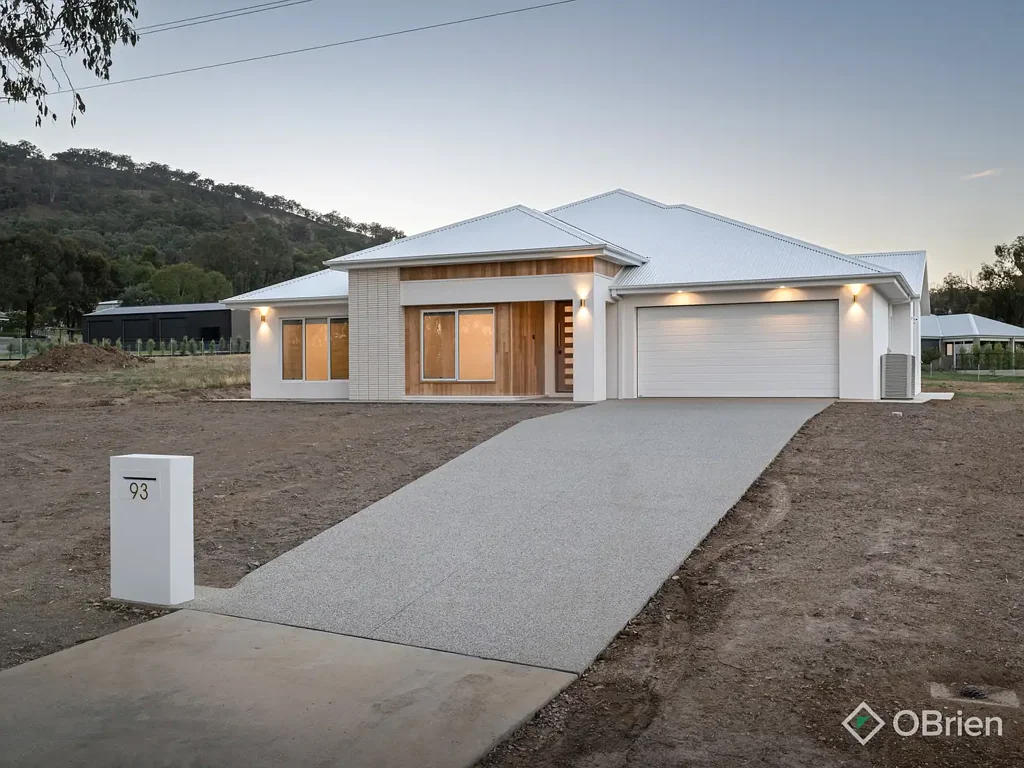 West Wodonga 4બેડરૂમ Grand Home on an Expansive 2001m² Block