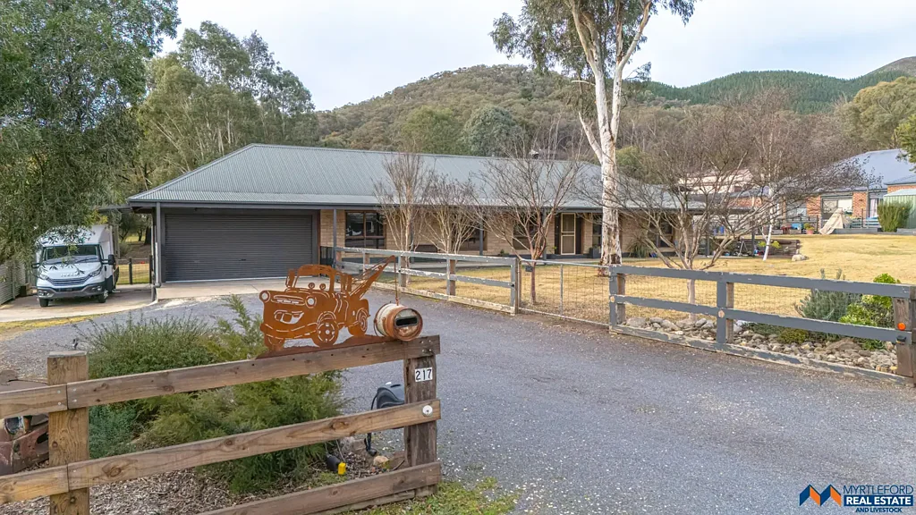 Myrtleford 4 Bedroom Mummery Road stunning residence