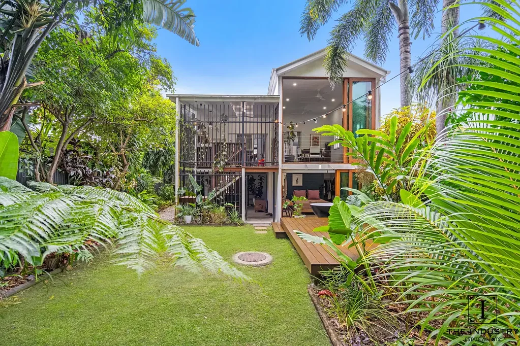 Cairns North 2房  Beautiful Modern Queenslander with Seamless Indoor-Outdoor Living