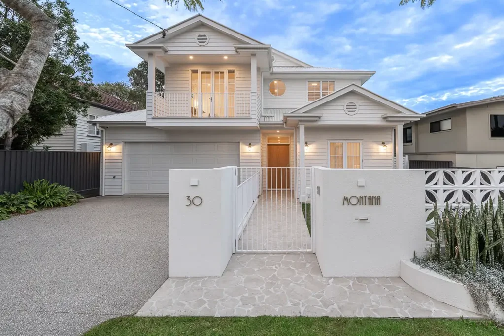 Enoggera 5ਬੈੱਡਰੂਮ “Montana” Flawless Family Luxury with Poolside Entertaining
