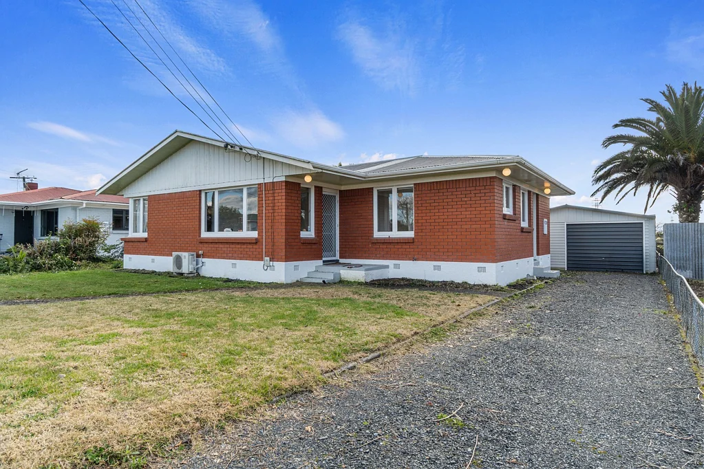 Silverdale 4 Bedroom Brick Beauty In The Zone